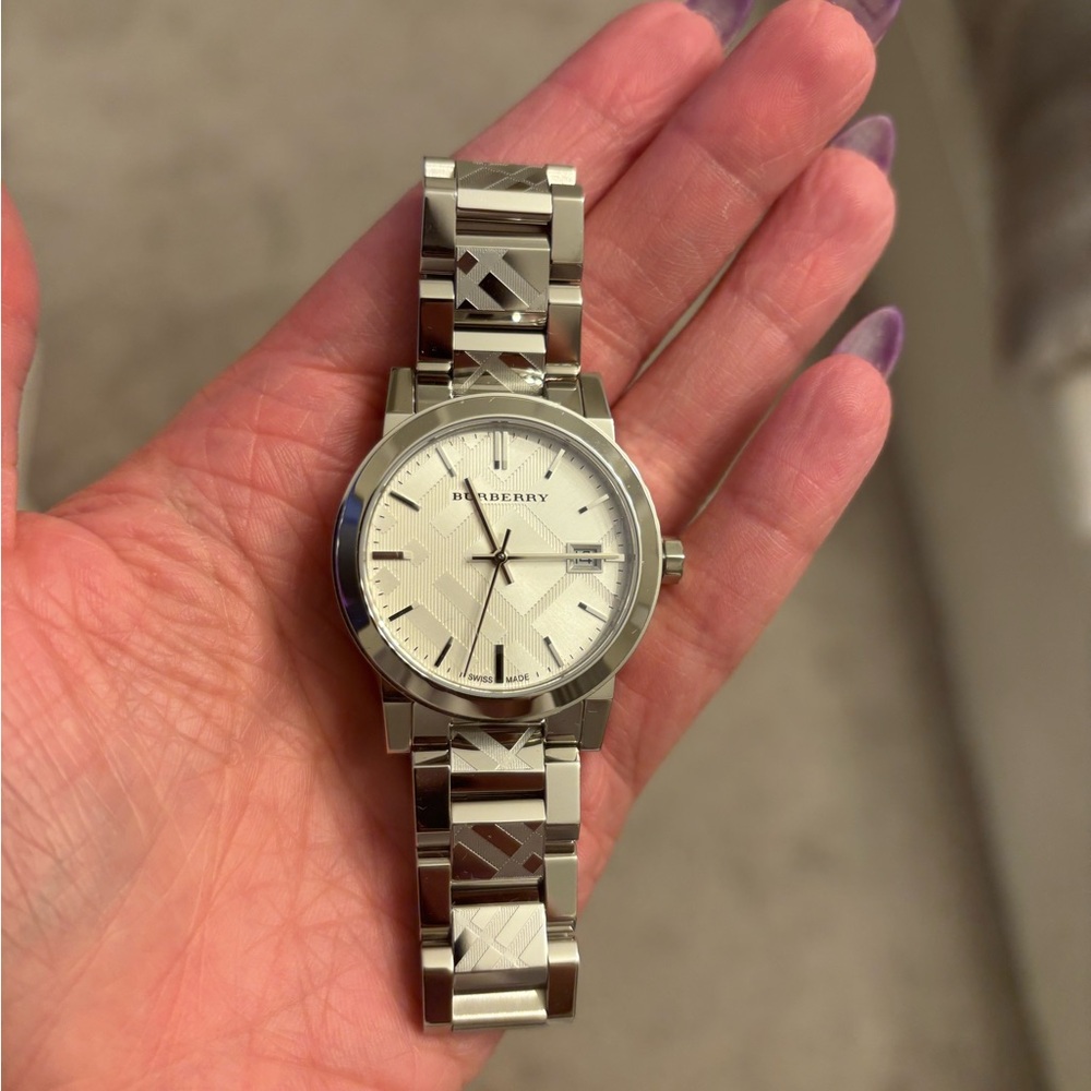 (NEEDS BATTERY) Burberry Silver Watch with Minimalist Design - Picture 8 of 15